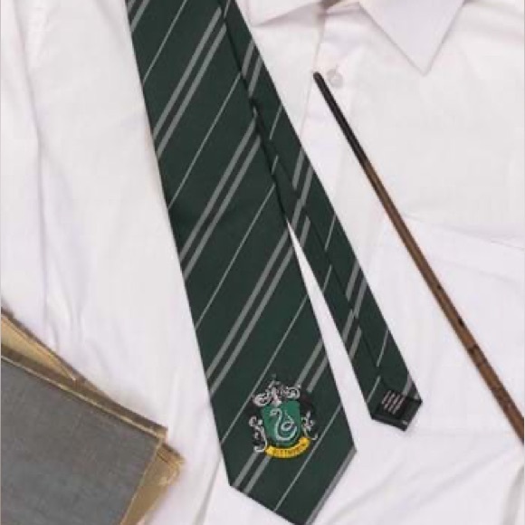 Slytherin Hogwarts Tie - Picture 1 of 8